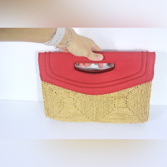 Vintage 70’s Woven Straw Clutch with Red Fabric Handle, Natural Retro - Picture 2 of 9